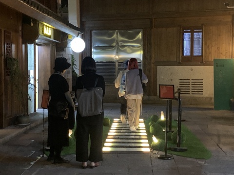 “烟火行星装置作品展“现场
“烟火行星装置作品展“现场