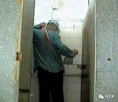 《洗澡》单路视频 3分59秒 1995
《洗澡》单路视频 3分59秒 1995