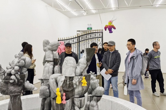 展览开幕现场的观众
展览开幕现场的观众