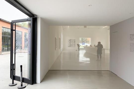 松艺术区左儿个展,一位跨界艺术家的绘画实践 松艺术区左儿个展,一位跨界艺术家的绘画实践