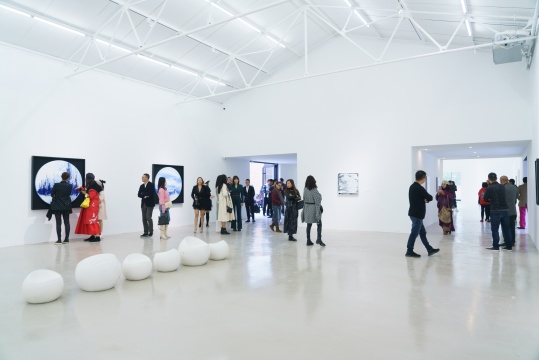 松艺术区左儿个展,一位跨界艺术家的绘画实践 松艺术区左儿个展,一位跨界艺术家的绘画实践