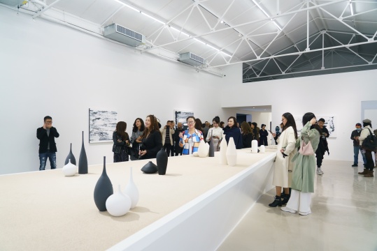 松艺术区左儿个展,一位跨界艺术家的绘画实践 松艺术区左儿个展,一位跨界艺术家的绘画实践