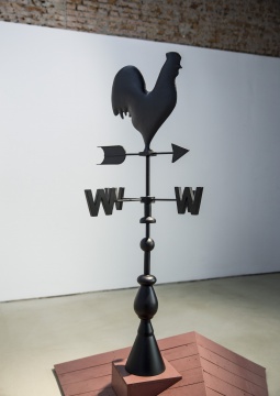 《西风》78×78×165cm 不锈钢烤漆 2020
《西风》78×78×165cm 不锈钢烤漆 2020