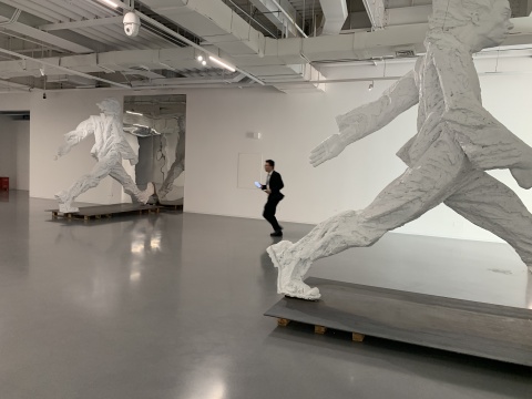 这座嘉陵江边的美术馆太凡尔赛了,“六个盒子”展览在此规划空间新概念 这座嘉陵江边的美术馆太凡尔赛了,“六个盒子”展览在此规划空间新概念
