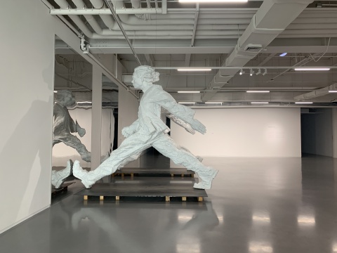 这座嘉陵江边的美术馆太凡尔赛了,“六个盒子”展览在此规划空间新概念 这座嘉陵江边的美术馆太凡尔赛了,“六个盒子”展览在此规划空间新概念