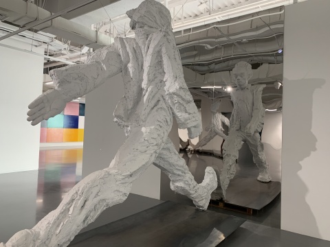 这座嘉陵江边的美术馆太凡尔赛了,“六个盒子”展览在此规划空间新概念 这座嘉陵江边的美术馆太凡尔赛了,“六个盒子”展览在此规划空间新概念
