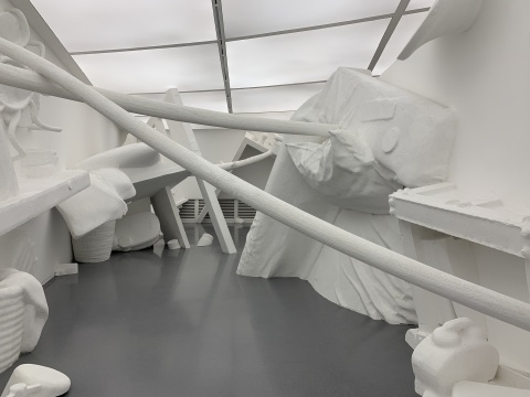 这座嘉陵江边的美术馆太凡尔赛了,“六个盒子”展览在此规划空间新概念 这座嘉陵江边的美术馆太凡尔赛了,“六个盒子”展览在此规划空间新概念