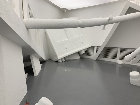 这座嘉陵江边的美术馆太凡尔赛了,“六个盒子”展览在此规划空间新概念 这座嘉陵江边的美术馆太凡尔赛了,“六个盒子”展览在此规划空间新概念