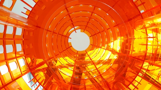 奚建军《通天塔》300×300×400cm 亚克力 2020 悦来美术馆展览现场 2020
奚建军《通天塔》300×300×400cm 亚克力 2020 悦来美术馆展览现场 2020