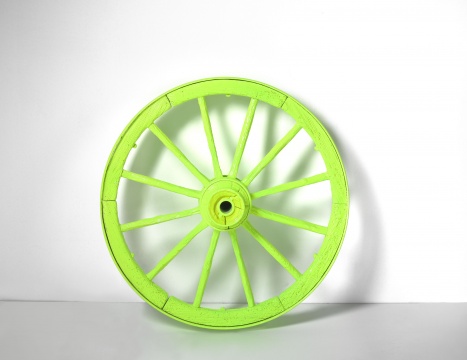 
《车轮》 直径:90cm 现成品，漆 2007

 

