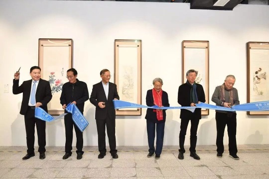 “碰撞交融生长——第二届北京国际艺术高峰论坛暨中国近现代艺术名家作品展”开幕剪彩
“碰撞交融生长——第二届北京国际艺术高峰论坛暨中国近现代艺术名家作品展”开幕剪彩