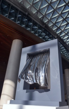 《风》 100×80×40cm 不锈钢-外框烤漆 2019
《风》 100×80×40cm 不锈钢-外框烤漆 2019