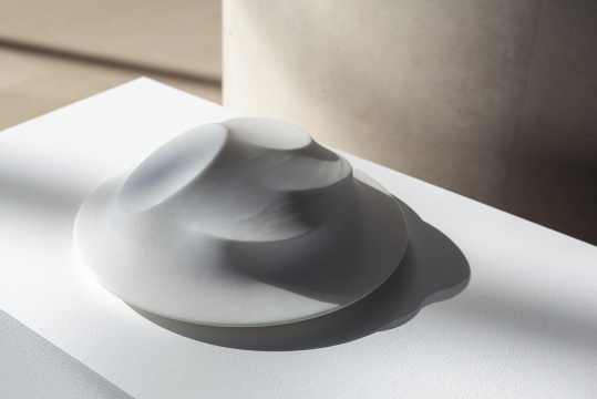 《新器物No.1》 15x35x35cm 大理石 2020
《新器物No.1》 15x35x35cm 大理石 2020