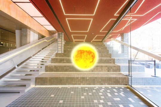 奥拉维尔 · 埃利亚松，《太阳伙伴》，“幻景：当代艺术与增强现实”展览现场，图片由艺术家、Acute Art及UCCA提供

