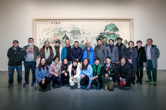 开幕式现场,创始人与各位艺术家家属
开幕式现场,创始人与各位艺术家家属