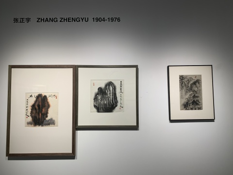 (左)张正宇 《太湖之石》 34×33.5cm 纸本水墨设色 1976
(中)张正宇《墨美》34×35cm 纸本水墨 1976
(右) 张正宇 《山水》38×27.2cm 纸本水墨 1973
(左)张正宇 《太湖之石》 34×33.5cm 纸本水墨设色 1976
(中)张正宇《墨美》34×35cm 纸本水墨 1976
(右) 张正宇 《山水》38×27.2cm 纸本水墨 1973
