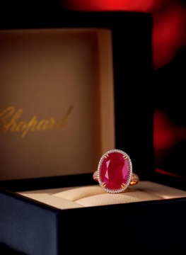 萧邦设计 极其精美罕有 11.15 克拉天然「缅甸 抹谷」「鸽血红」红宝石配钻石戒指，未经加热 
