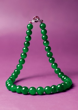 精美罕有 天然玻璃种「帝王绿」翡翠配红宝石及钻石珠链
