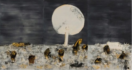 
刘锋植《 凝固的月色》160x100cm x3  布面油画 2003 图片致谢艺术家和艺•凯旋画廊

