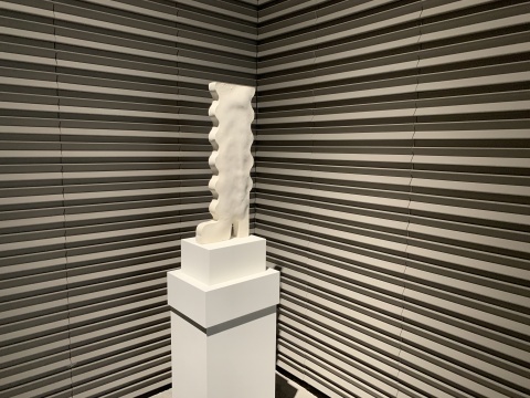 安西娅·汉密尔顿 《波浪型靴》 67.5 x 27 x 6 cm 石膏 2018
安西娅·汉密尔顿 《波浪型靴》 67.5 x 27 x 6 cm 石膏 2018