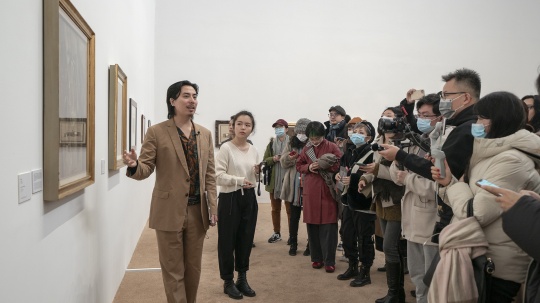 策展人王宗孚在现场导览
策展人王宗孚在现场导览