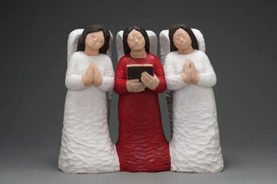 《三天使》80×45×72cm 香樟木 2020
《三天使》80×45×72cm 香樟木 2020