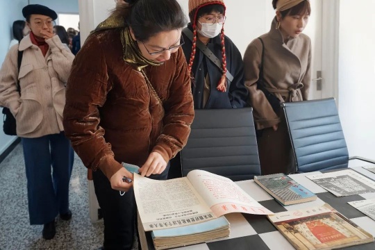 阿莱夫时空研究所所长梁琛“莅临”外交公寓12号,并进行改造工作 阿莱夫时空研究所所长梁琛“莅临”外交公寓12号,并进行改造工作