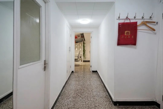 阿莱夫时空研究所所长梁琛“莅临”外交公寓12号,并进行改造工作 阿莱夫时空研究所所长梁琛“莅临”外交公寓12号,并进行改造工作