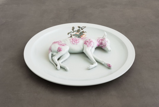 《盘子》 直径100cm 陶瓷 2007
《盘子》 直径100cm 陶瓷 2007