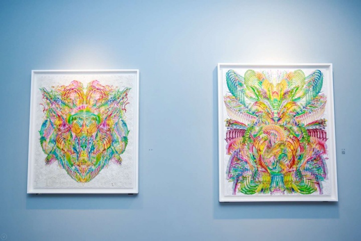 邬建安 《三角龙》 160×140cm(左)
《剑龙》 180×150cm (右)水彩纸镂刻、水彩、丙烯、浸蜂蜡,棉线缝缀于背绢宣纸 2020 ©邬建安,2020
邬建安 《三角龙》 160×140cm(左)
《剑龙》 180×150cm (右)水彩纸镂刻、水彩、丙烯、浸蜂蜡,棉线缝缀于背绢宣纸 2020 ©邬建安,2020