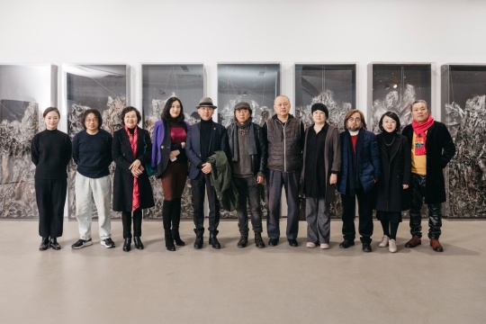 展览现场嘉宾合影
展览现场嘉宾合影