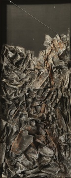 《物的褶皱-49》100x245cm 手工纸、木板、墨、丙烯 2019
《物的褶皱-49》100x245cm 手工纸、木板、墨、丙烯 2019