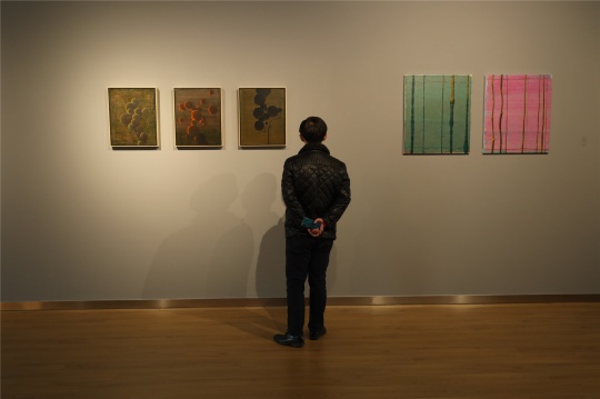 展览现场的观众
展览现场的观众