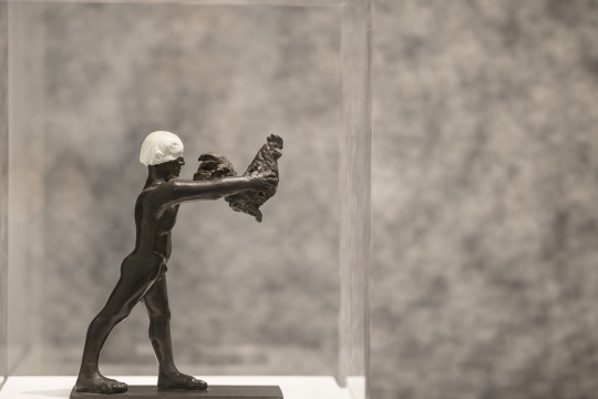 马歇尔·雷斯（法国）《亲爱的自由》
铜雕  26×20×10cm  1989
