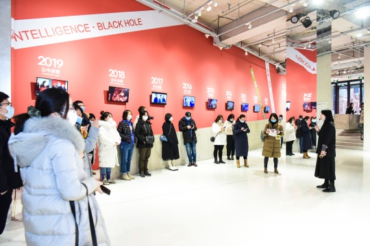 人人都被裹挟其中,时代美术馆馆新展把你拖入“现实” 人人都被裹挟其中,时代美术馆馆新展把你拖入“现实”