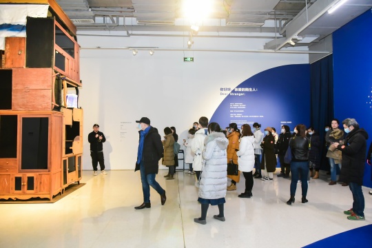 人人都被裹挟其中,时代美术馆馆新展把你拖入“现实” 人人都被裹挟其中,时代美术馆馆新展把你拖入“现实”