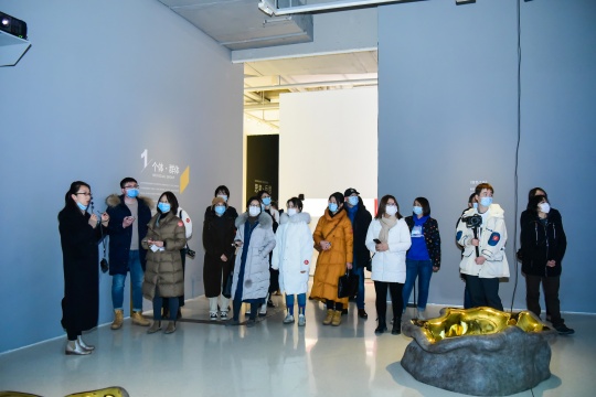 人人都被裹挟其中,时代美术馆馆新展把你拖入“现实” 人人都被裹挟其中,时代美术馆馆新展把你拖入“现实”