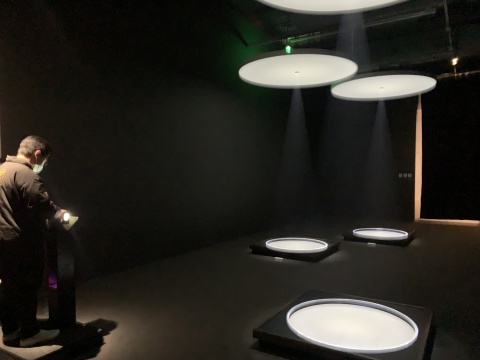 人人都被裹挟其中,时代美术馆馆新展把你拖入“现实” 人人都被裹挟其中,时代美术馆馆新展把你拖入“现实”