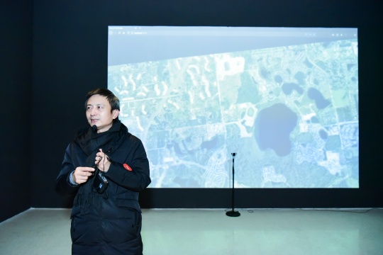 人人都被裹挟其中,时代美术馆馆新展把你拖入“现实” 人人都被裹挟其中,时代美术馆馆新展把你拖入“现实”