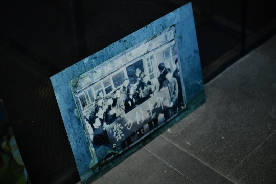 安德思·耶丁 《阳台,暗室和汉诺威的豚鼠》 400x400cm 空间装置
装置概念:陈淑瑜 作品由安德思·耶丁、崇力提供 声音:安德思·耶丁,赛德
安德思·耶丁 《阳台,暗室和汉诺威的豚鼠》 400x400cm 空间装置
装置概念:陈淑瑜 作品由安德思·耶丁、崇力提供 声音:安德思·耶丁,赛德
