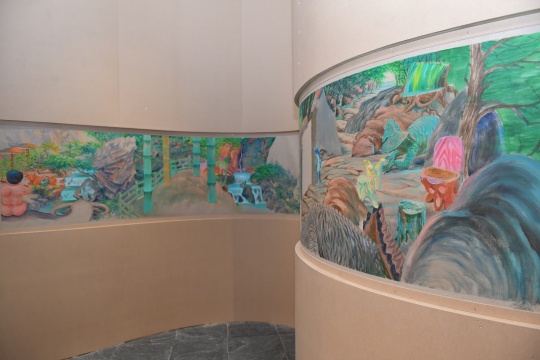 梁硕《景了个区》画作,装置 2020
画作:《大绵山卷》 90x6000cm 亚麻布上丙烯 2019 完成部分3000cm 作品由艺术家及北京公社提供
梁硕《景了个区》画作,装置 2020
画作:《大绵山卷》 90x6000cm 亚麻布上丙烯 2019 完成部分3000cm 作品由艺术家及北京公社提供