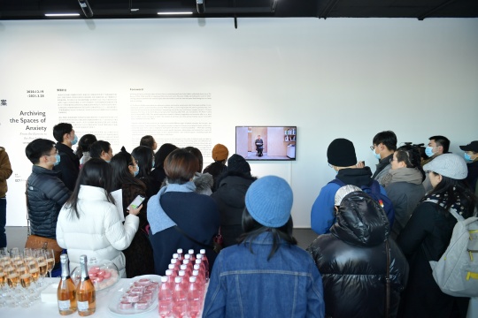 无法承受安全感的愉悦,我决定深入到充满焦虑的“地洞”与“桃花源” 无法承受安全感的愉悦,我决定深入到充满焦虑的“地洞”与“桃花源”