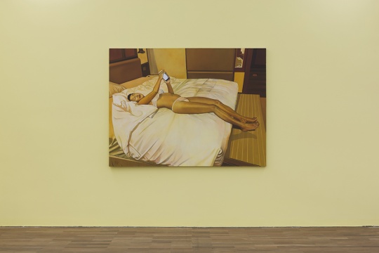 《大房间》150×200cm 布面油画 2018
《大房间》150×200cm 布面油画 2018