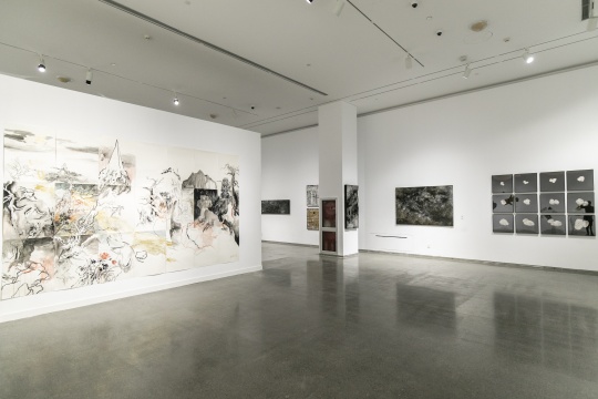 “Good News & Bad News”展览现场
“Good News & Bad News”展览现场