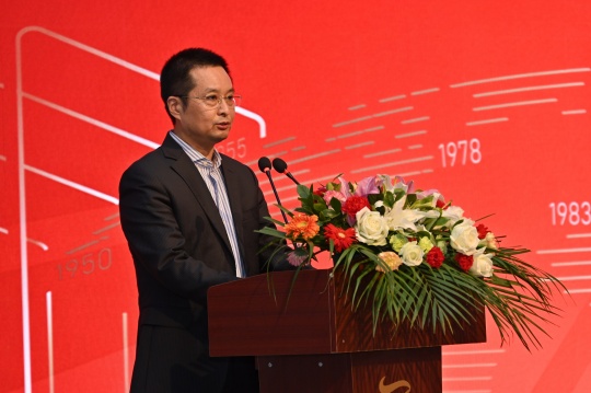 中国对外文化集团总经理、党委副书记李保宗宣布中展公司艺委会成立
