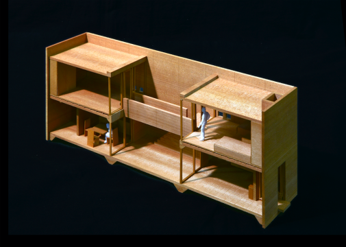 住吉的长屋 Row House in Sumiyoshi- Azuma Hous，图片来源：安藤忠雄建筑研究所

1969年，安藤忠雄接到的第一份正式的建筑请求就是建一栋14平米的小屋——住吉的长屋。这是安藤建筑生涯上十分重要的一个作品，安藤也坦言自己之后的所有理念都是从此生发，建筑灵感来源于贯穿其童年居住的长屋。这栋建筑让安藤获得日本建筑大奖。

 
