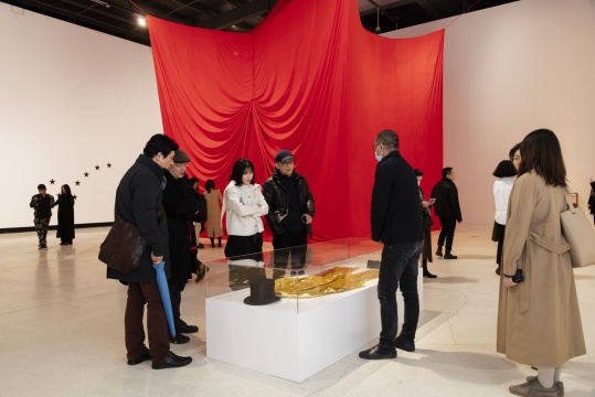 红砖美术馆2021首展，两位重量级欧美艺术家的国内首次大型美术馆个展
