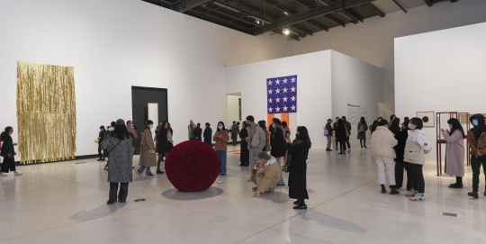 ”詹姆斯·李·拜尔斯:完美时刻”红砖美术馆展览现场
”詹姆斯·李·拜尔斯:完美时刻”红砖美术馆展览现场