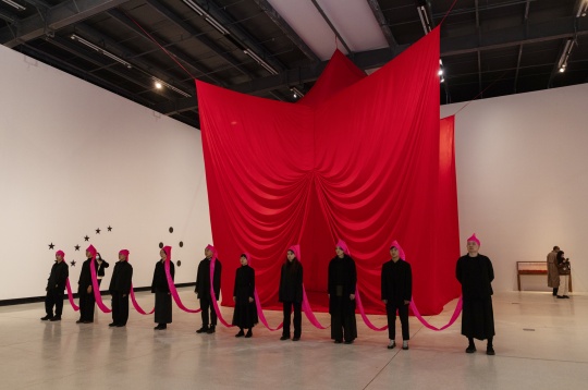 红砖美术馆2021首展，两位重量级欧美艺术家的国内首次大型美术馆个展