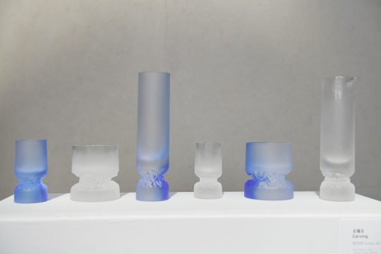 《琢》 5 x 5 x 17cm / 7.5 x 7.5x 8.5cm / 4.5 x 4.5x9cm 铸造玻璃 2020
《琢》 5 x 5 x 17cm / 7.5 x 7.5x 8.5cm / 4.5 x 4.5x9cm 铸造玻璃 2020